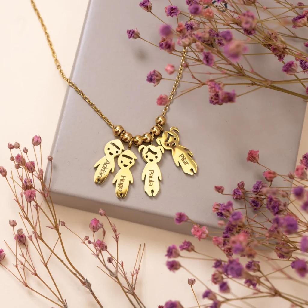 قلادة العائلة المخصصة من الفولاذ المقاوم للصدأ الثابت اللون